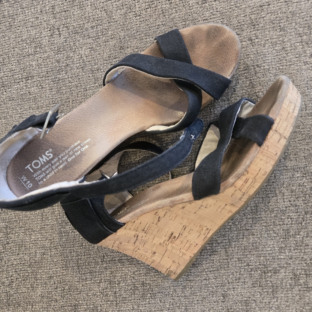 TOMS Women's Black Wedge Sandals